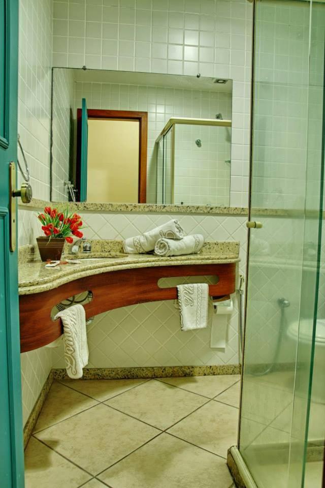Dominguez Plaza Hotel *