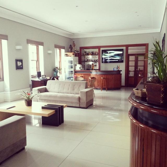 Dominguez Plaza Hotel *